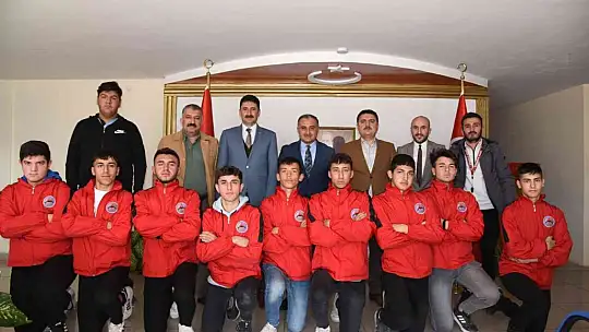 Kayseri'nin ilk ve tek ragbi takımı, ilçe protokolü ile bir araya geldi