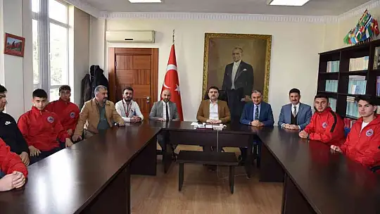 Kayseri'nin ilk ve tek ragbi takımı, ilçe protokolü ile bir araya geldi