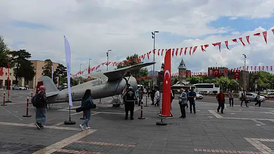 Kayseri üretilen ilk P-24A uçağı sergileniyor
