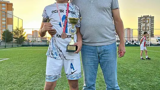 U-12'de şampiyon Demirspor...