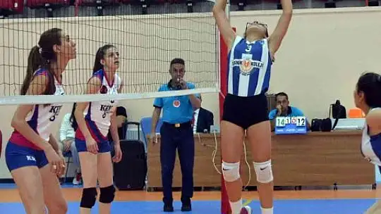 Kayseri Voleybol evinde kaybetti