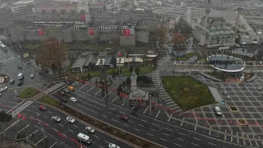 Kayseri'ye mevsimin ilk karı yağdı