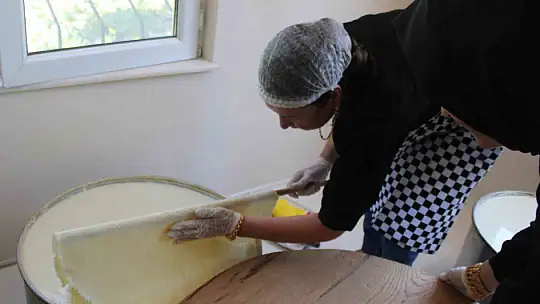 Kayseri'nin kuru kaymağı adını duyuruyor