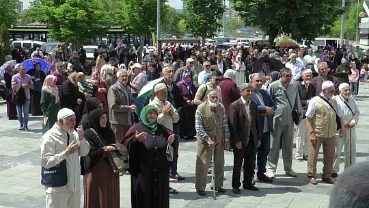 Kayserili hacı adayları dualarla uğurlandı