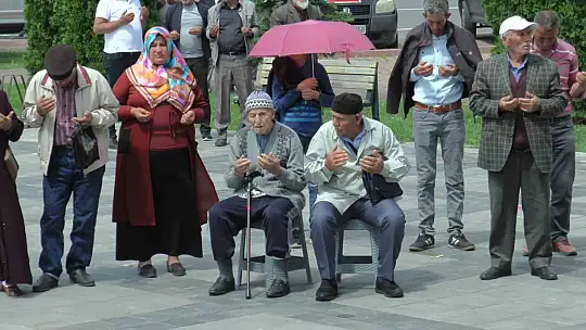 Kayserili hacı adayları dualarla uğurlandı