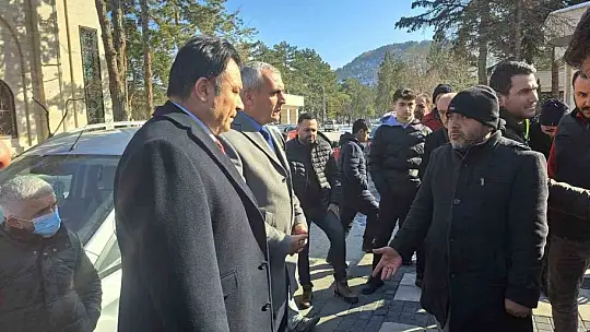 Kayserili öğretmenin ailesi depremde hayatını kaybetti