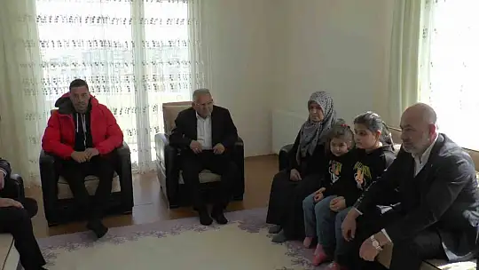 Kayserispor depremzede aileyi ziyaret etti