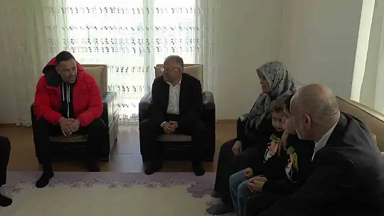 Kayserispor depremzede aileyi ziyaret etti