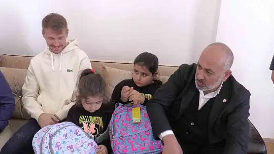 Kayserispor depremzede aileyi ziyaret etti