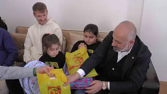 Kayserispor depremzede aileyi ziyaret etti