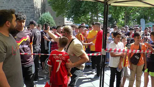 Kayserisporlu futbolculardan imza günü...