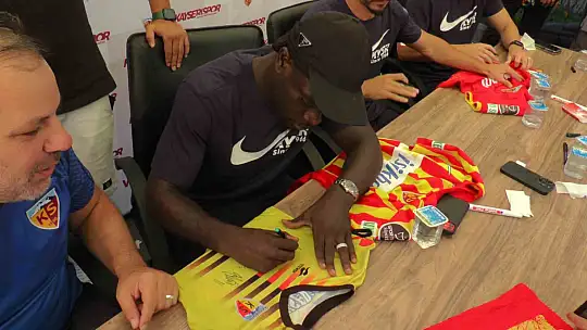 Kayserisporlu futbolculardan imza günü...