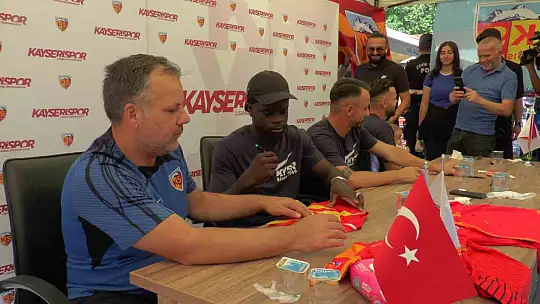 Kayserisporlu futbolculardan imza günü...