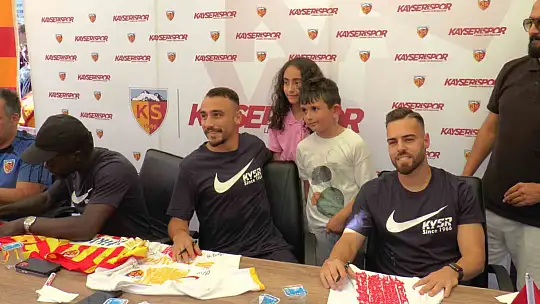 Kayserisporlu futbolculardan imza günü...