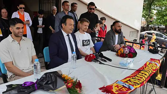 Futbolculardan öğrencilere sınav morali