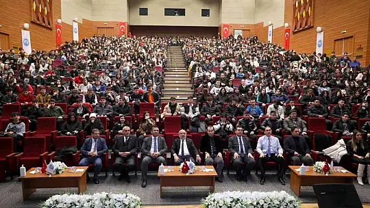 KAYÜ Rektörü Karamustafa, lise öğrencileriyle söyleşi etkinliğinde buluştu