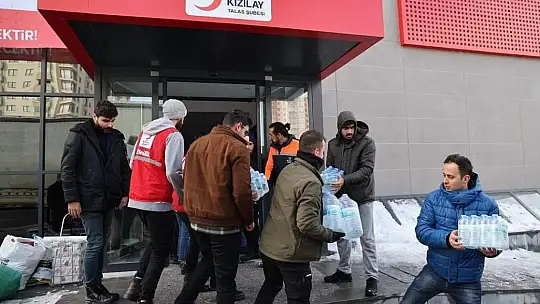 Kızılay Talas şubesi bağışları depremzedelere ulaştırıyor