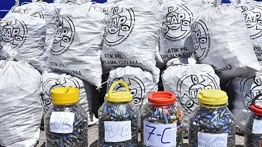 Kocasinan, 1 yılda 351 kilo elektronik atık ile bin 390 kilo atık pili ekonomiye kazandırdı