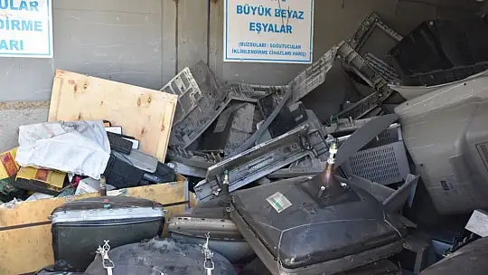 Kocasinan, 1 yılda 351 kilo elektronik atık ile bin 390 kilo atık pili ekonomiye kazandırdı