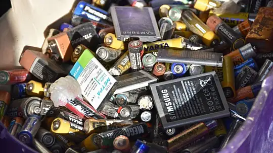 Kocasinan, 1 yılda 351 kilo elektronik atık ile bin 390 kilo atık pili ekonomiye kazandırdı