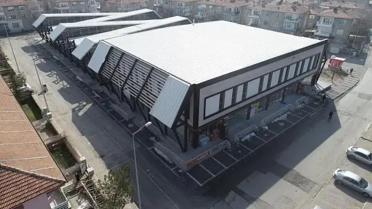 Kursiyerler çocuklara elbise dikiyor