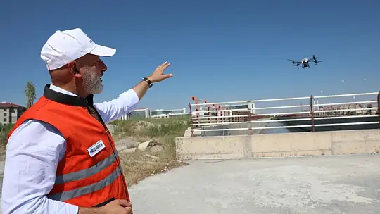 Kocasinan'da yeşil alanlar drone ile ilaçlanıyor