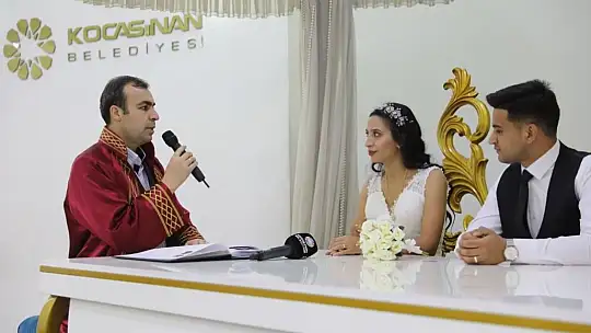 12.12.2022'de 22 çift hayatını birleştirdi