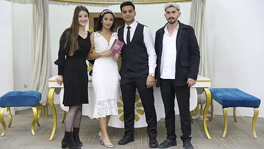 12.12.2022'de 22 çift hayatını birleştirdi