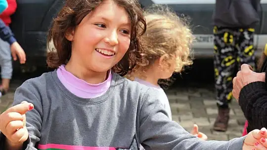 Kocasinan'dan kardeş belediye Türkoğlu'nda çocuklar için sokak şenliği düzenlendi