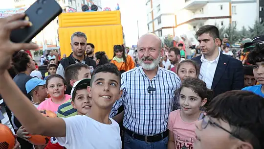 Çocukların Başkan Amca sevgisi!