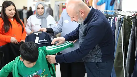 Sosyal Market ile depremzedelerin kıyafet talepleri karşılanıyor