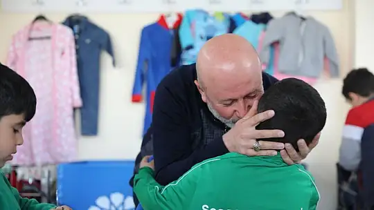 Sosyal Market ile depremzedelerin kıyafet talepleri karşılanıyor