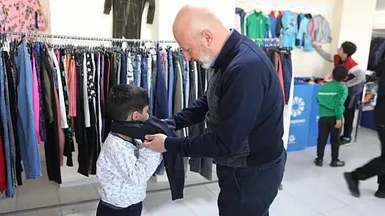 Sosyal Market ile depremzedelerin kıyafet talepleri karşılanıyor
