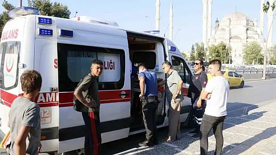 Köprüye çıkıp kendini jiletleyen şahsı polis etkisiz hale getirdi
