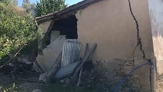 Kozan'da hasarlı yapılar tek tek yerinde inceleniyor