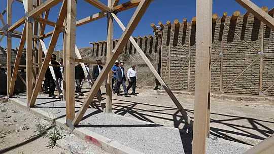 Vali Çiçek Kültepe Müzesi'ni yerinde inceledi