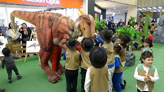 KUMSMALL'da çocuklar doyasıya eğlendi, büyükler alışveriş yaptı