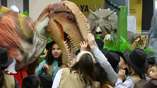 KUMSMALL'da çocuklar doyasıya eğlendi, büyükler alışveriş yaptı