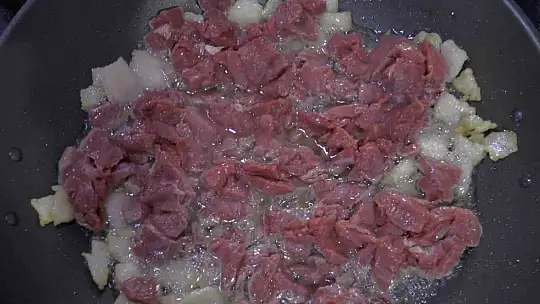 Lezzetli kavurmanın püf noktası az baharat kullanımı