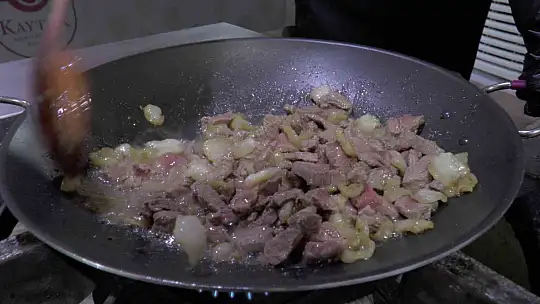 Lezzetli kavurmanın püf noktası az baharat kullanımı