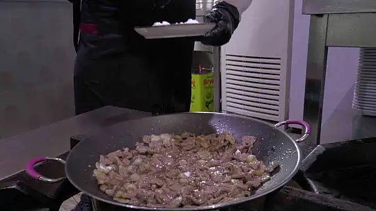 Lezzetli kavurmanın püf noktası az baharat kullanımı