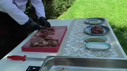 Lezzetli kavurmanın püf noktası az baharat kullanımı