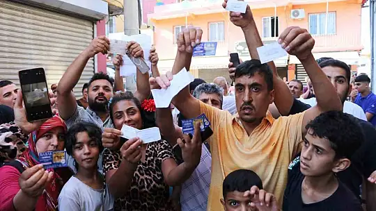 Mahalleliyi dolandırdığı öne sürülen kuyumcu: 'Dükkanımı kurşunladılar'