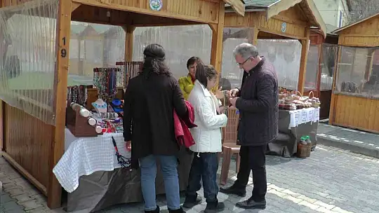 Maharetli Eller pazarı açtı