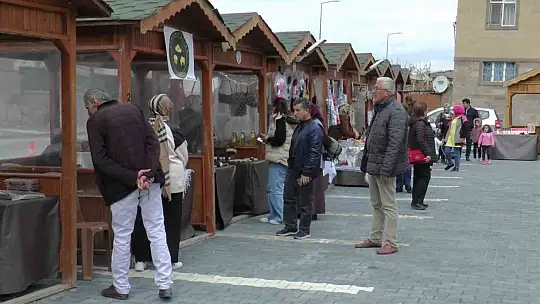 Maharetli Eller pazarı açtı