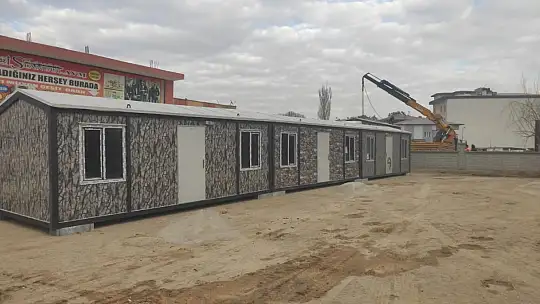 Melikgazi Belediyesi Elbistan'a konteyner çarşı kuruyor