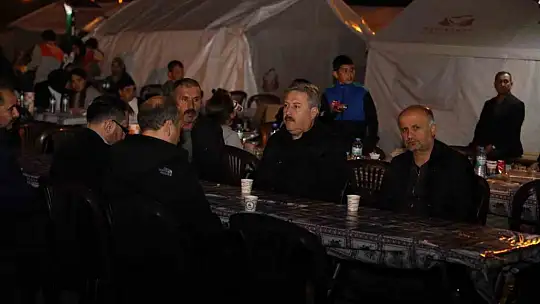 Çin Mahallesi'ndeki Çadırkentte iftar beraberliği