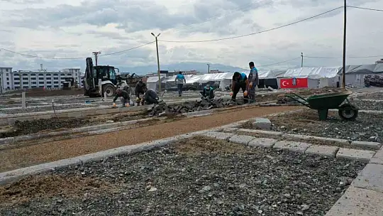 Kayseri'den konteynerler Kahramanmaraş'a yola çıkıyor