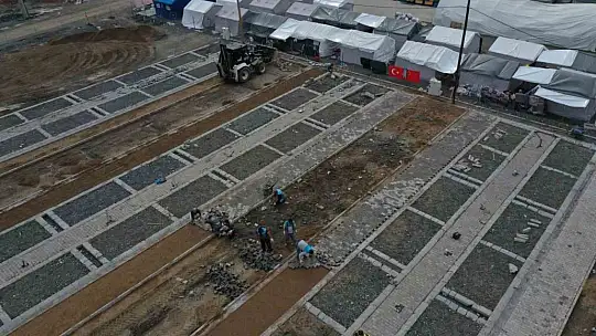 Kayseri'den konteynerler Kahramanmaraş'a yola çıkıyor