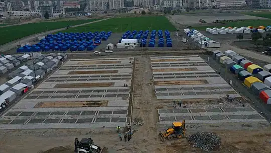 Kayseri'den konteynerler Kahramanmaraş'a yola çıkıyor